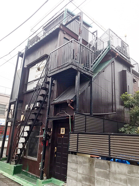 足立区江北　【SF映画の要塞のよう】